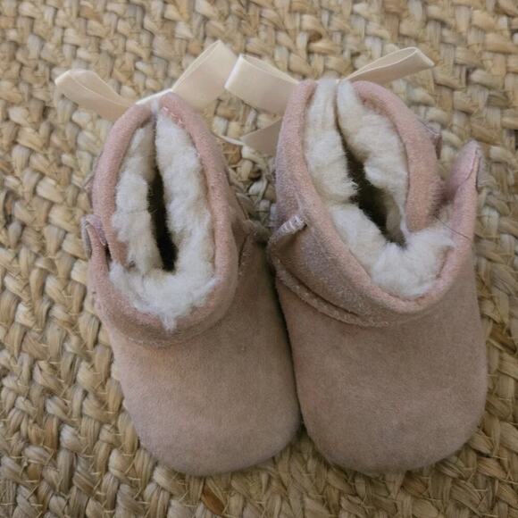 UGG Pink Suede Infant Slip On Baby Booties Boots Size‎ US 0/1 - Picture 2 of 7